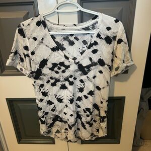 lululemon athletica Black & White Tie-Dye V-Neck Tee